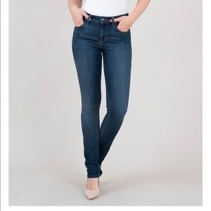 Level 99 mid rise lily skinny straight jeans 26